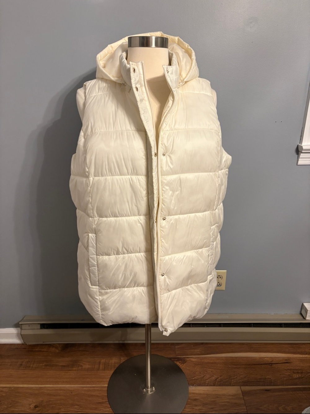 Susan Graver 3X cream puffer vest with detachable hood
